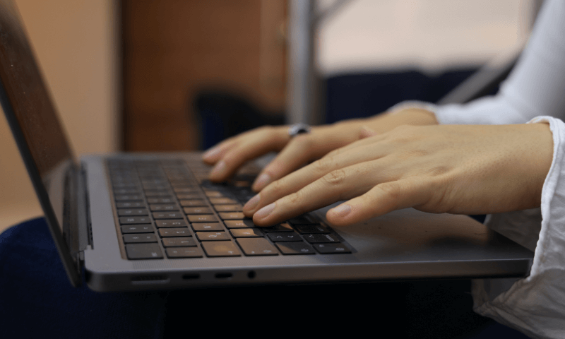 Alerte Sécurité L'IA Décrypte les Mots de Passe en Écoutant les Frappes Clavier